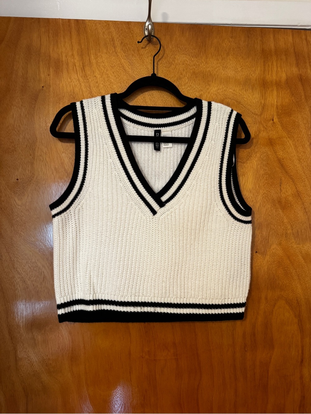 H&M Tennis Sweater Vest Medium Black White Preppy Knit V-Neck